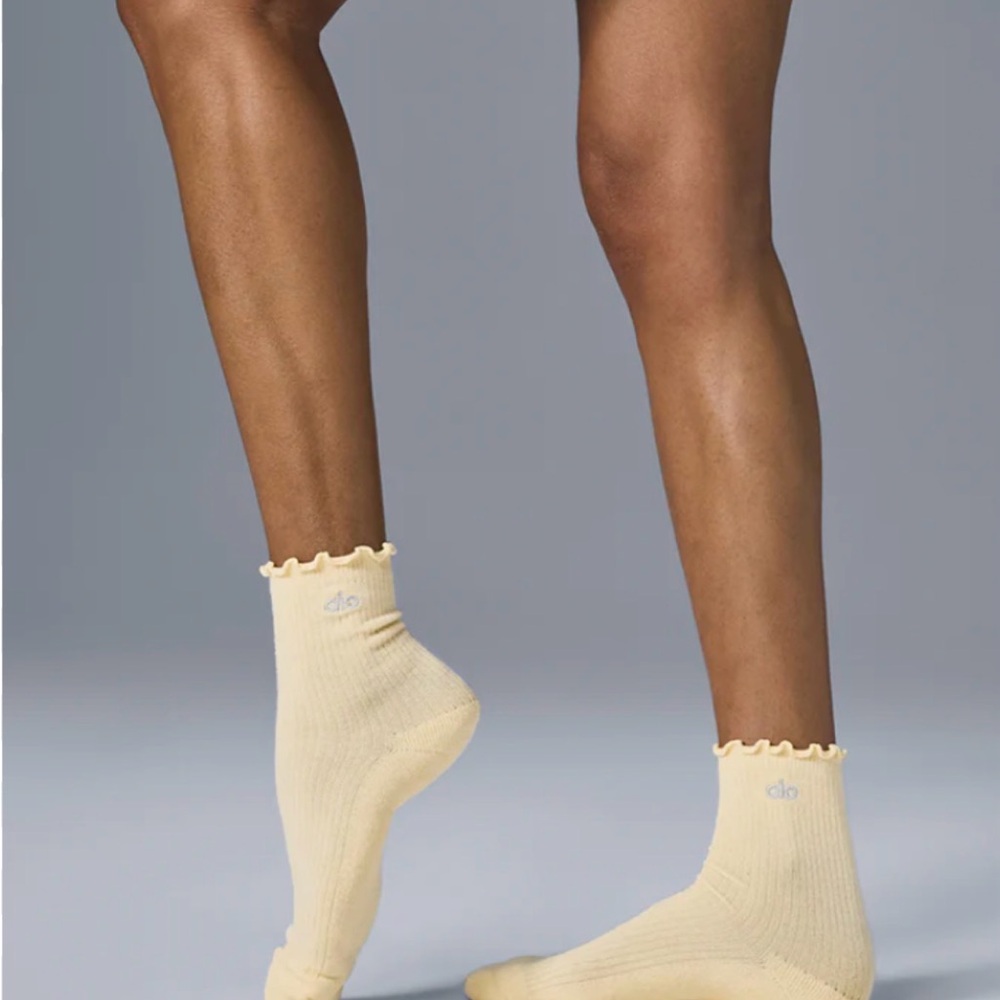 ALO Yoga Women's Lettuce Edge Sock - Picture 3 of 4